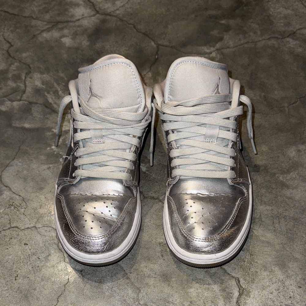 Nike silver low top air jordan Sneakers